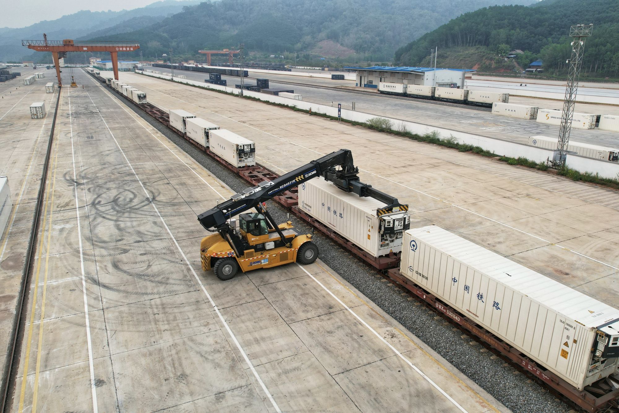 中老铁路:今年前5个月开行货物列车7500列